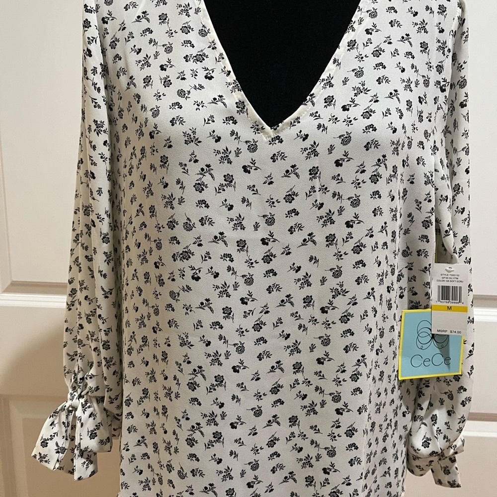 CeCe NWT White V-neck Tie Sleeve Blouse. Size M.